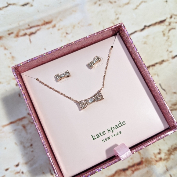 🆕 Kate Spade Ready Set Bow Pendant & Studs Set - Picture 7 of 8